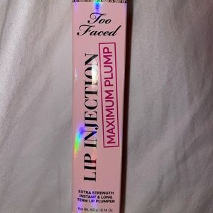 NWT Too Faced Lip Injection maximum plump